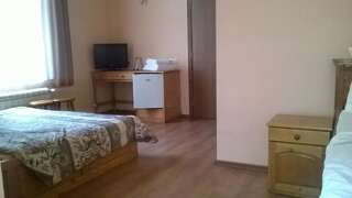 Гостевой дом Guest House Gergevana Велинград Трехместный номер с балконом-5